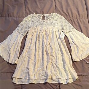 Chic White Lace Bell Sleeve Blouse